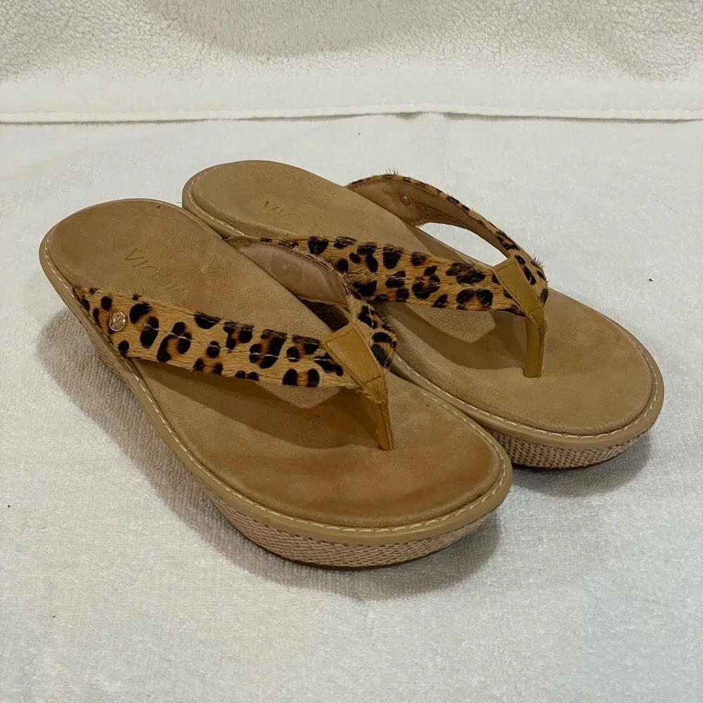 Vionic Grenada Tan Leopard Wedge Sandal size 6 - Picture 1 of 16
